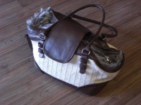 Designer-Tragetsche Dangle Braun-Creme